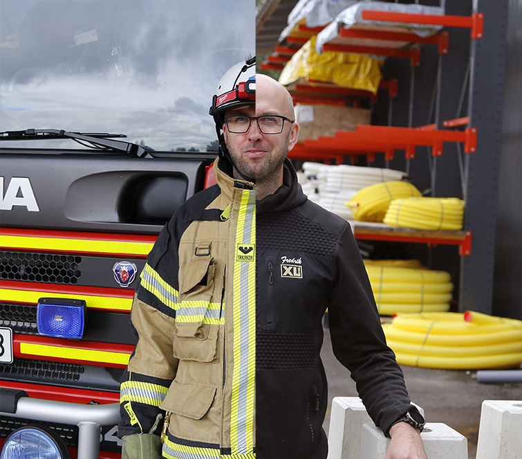 Bild på en man med brandmannakläder men också klädd som på sitt vanliga jobb.